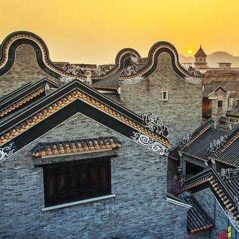 大方:撒盐除冰 保障市民出行安全